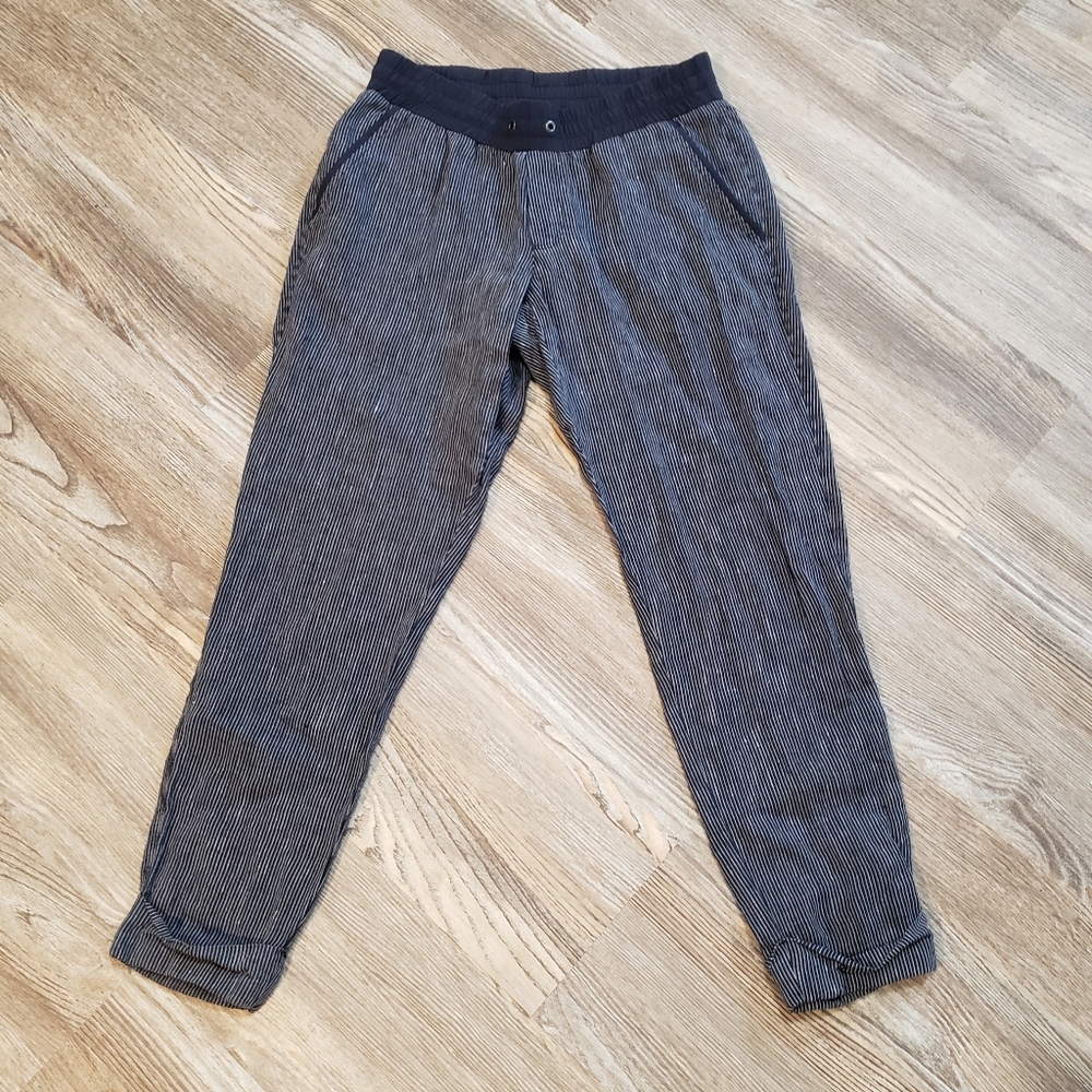 Athleta Bali Linen Stripe Ankle Pant Navy White 4 Pocket Cuff Hem Womens 2